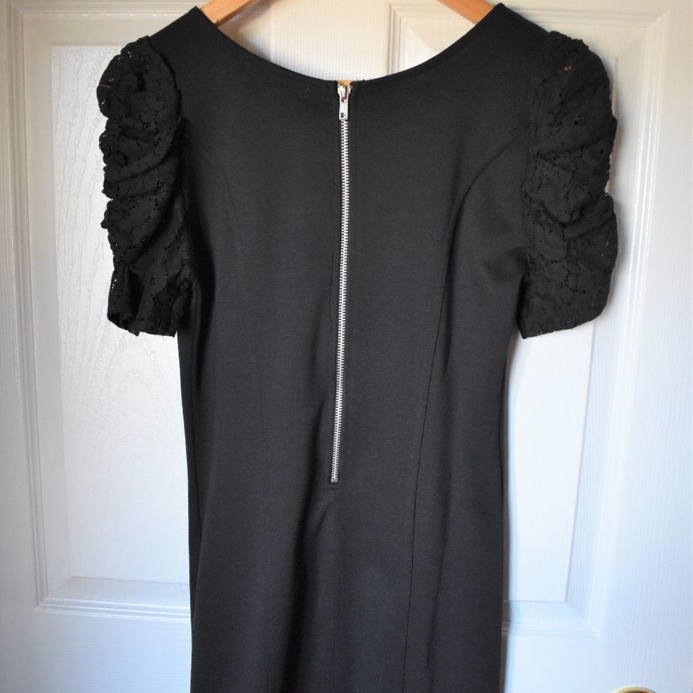 Mid-length sleeve lace dress